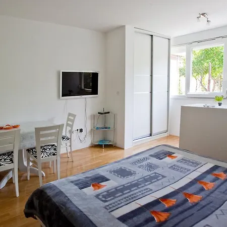 Busic In Apartment Split