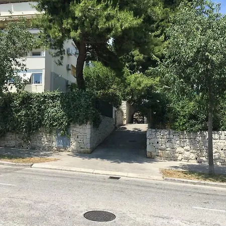 Busic In Apartment Split
